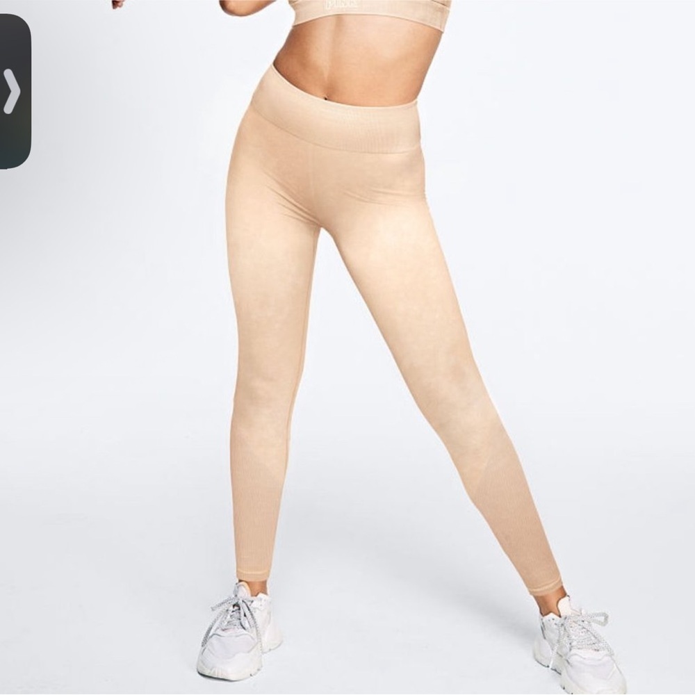 PINK Victoria's Secret SEAMLESS Classic Leggings Beach Washed color!.